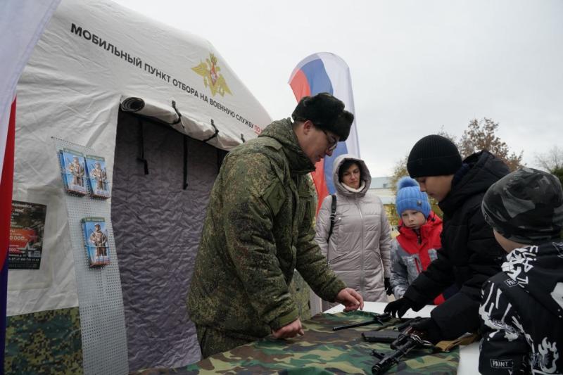 Видео: в Самаре прошел народный фестиваль традиций "Русский характер"
