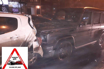 Сегодня утром в Самаре «Мерседес» в ДТП «собрал» 5 машин