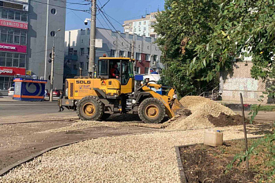 На Чернореченской в Самаре ремонтируют тротуар 