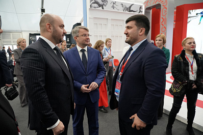 Вячеслав Федорищев осмотрел выставочную экспозицию XIII Международного спортивного форума "Россия – спортивная держава"