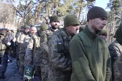 Видео: в пригороде Киева добровольно сдались 60 украинских военных