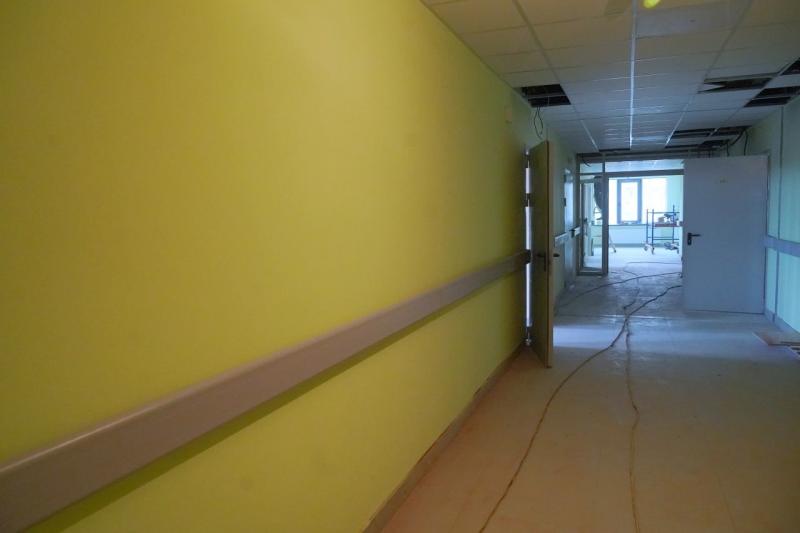 В Самаре депутаты СГД, министр здравоохранения и глава города проверили ход строительства детской поликлиники в Октябрьском районе