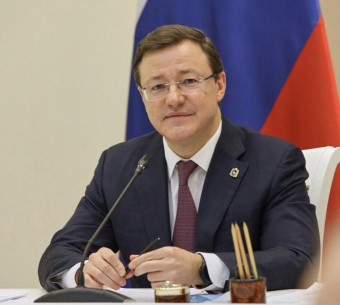 Дмитрий Азаров поздравил работников культуры с профессиональным праздником