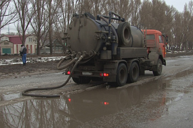 В Самаре откачивают талую воду с улиц