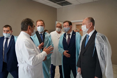 Николай Патрушев, Игорь Комаров и Дмитрий Азаров в преддверии профессионального праздника поздравили медработников ИДК