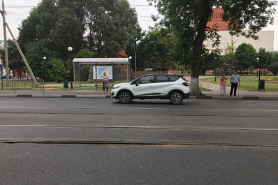 В Самаре иномарка сбила женщину у остановки