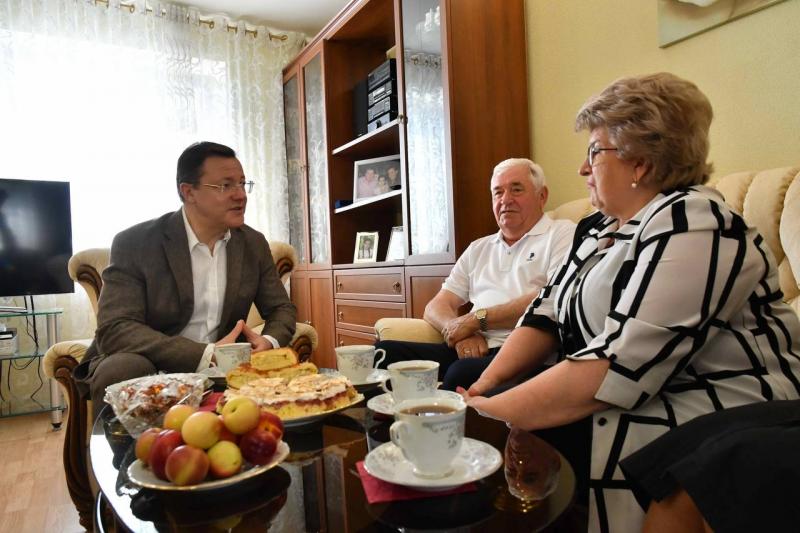 Дмитрий Азаров поздравил жителей Самарской области с Международным днем семьи
