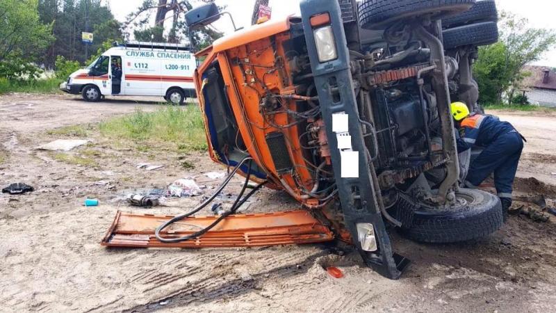 В Тольятти бетоновоз вылетел с дороги и перевернулся