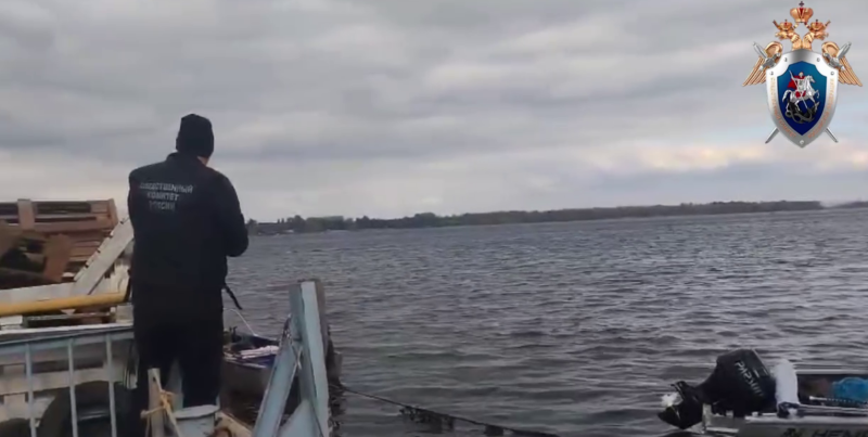 Погиб человек: в Самарской области 28 сентября столкнулись баржа и моторка