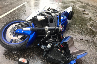 В Сызрани мотоциклист серьезно пострадал после столкновения с "Ладой Приорой"