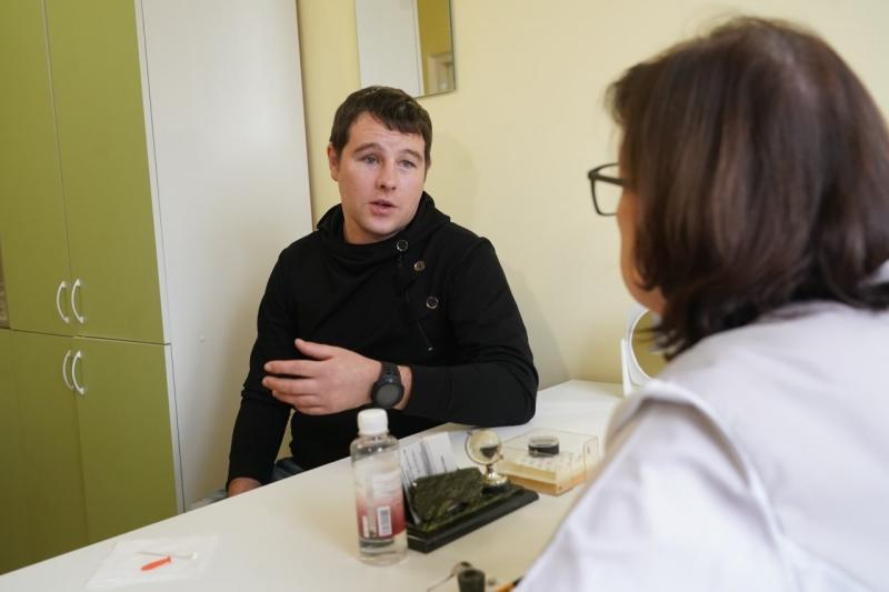 Самарские офтальмологи изготовили и установили протез ветерану СВО