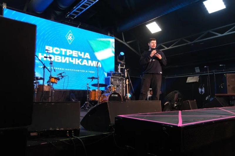 Встреча с новичками: игроки "Крыльев Советов" пообщались с болельщиками