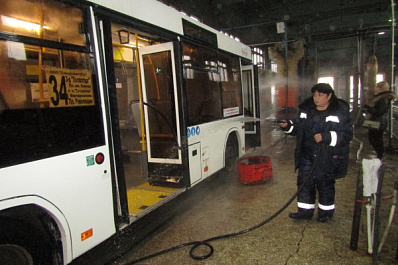В Самаре помыли салоны общественного транспорта