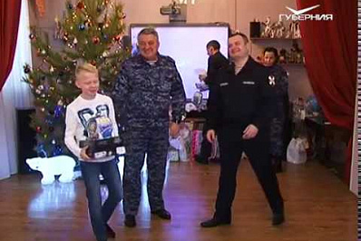 Самарские росгвардейцы вручили подарки детям из приюта "Ровесник"