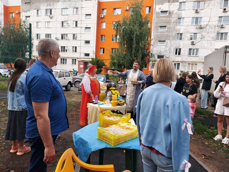 Вкус дружбы: в Отрадном отметили Медовый Спас