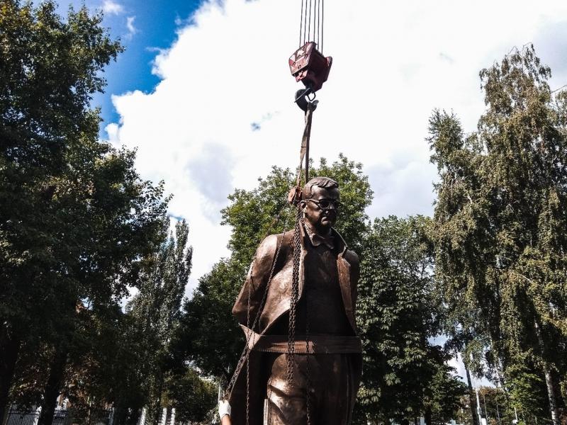 В Самаре установили памятник Шостаковичу
