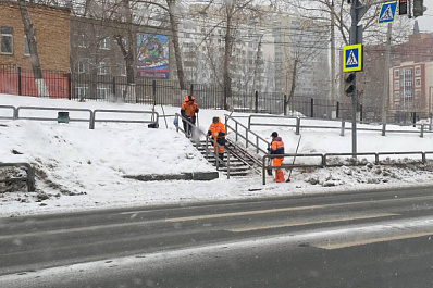 2 152 уборщика расчищают улицы Самары во время аномальных осадков и ветра 5 марта