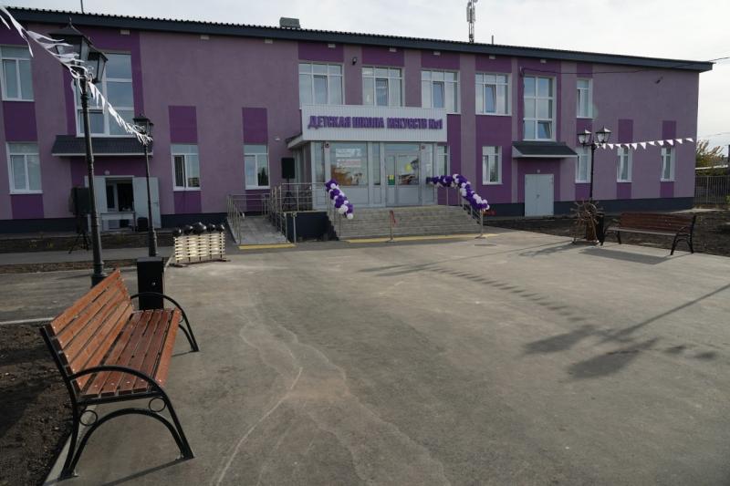 Творят в доме побольше: школу искусств в поселке Черновский открыли в обновленном здании