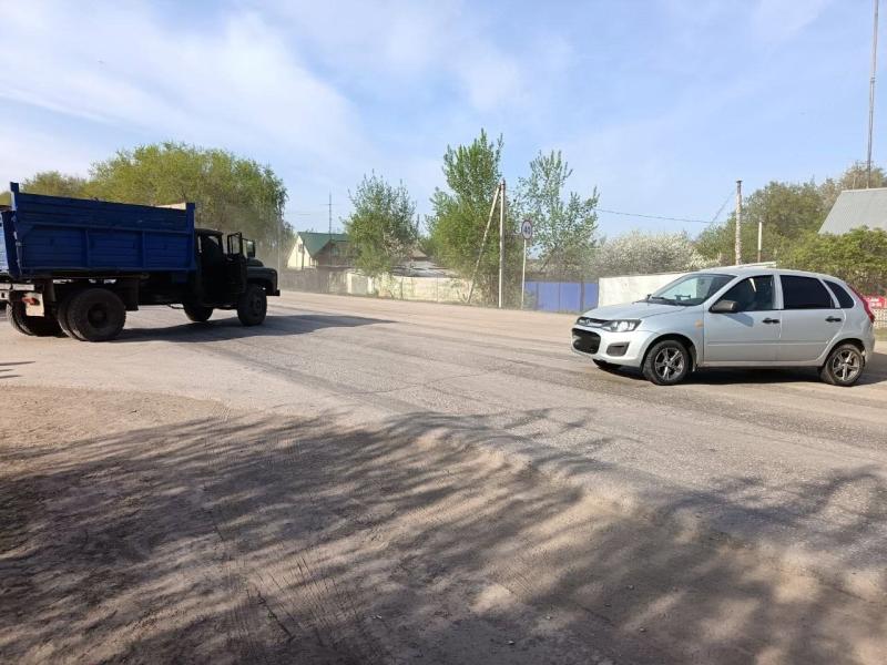 В Безенчуке 23 апреля в столкновении с ЗИЛ пострадал водитель "Калины"