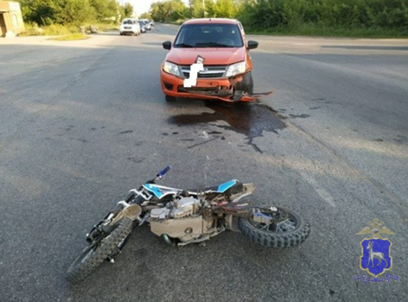 В Тольятти самокат с двумя подростками влетел в легковушку