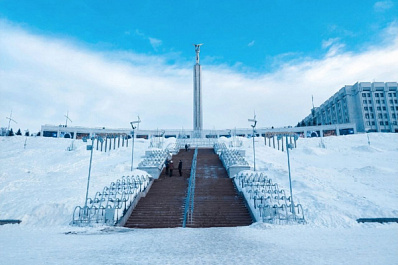 В Самаре на медиаэкранах на площади Славы открылась выставка юных художников