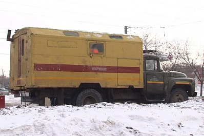 На улице Ново-Вокзальной восстанавливают дорожное полотно после коммунальной аварии