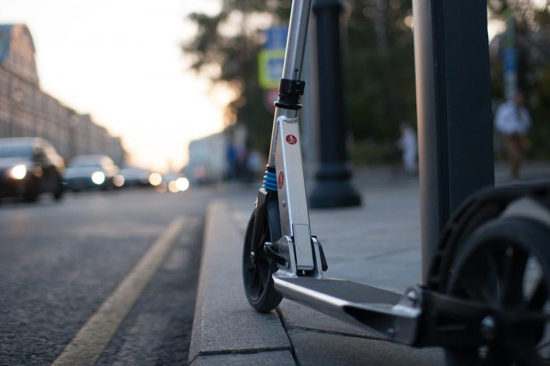 Можно ли ездить по тротуарам: самарцам рассказали о правилах передвижения на электросамокатах