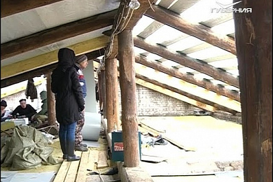 Жители сталинки, оставшиеся без крыши, обратились за помощью к Дмитрию Азарову в Twitter