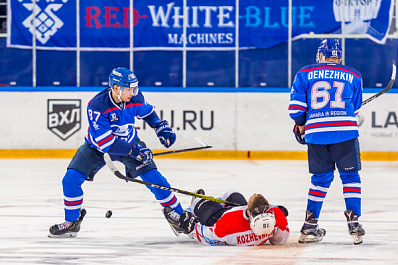 Хоккейная "Лада" одержала четвертую победу подряд