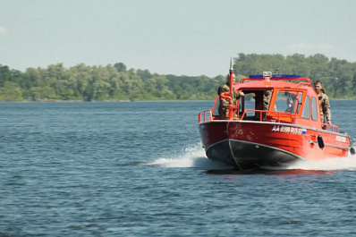 В Самарской области патрулируют территории на противопожарном катере