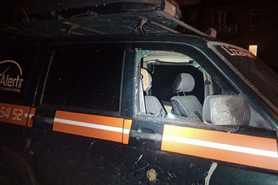 Разбили окно и вытащили регистратор: новые подробности нападения вандалов на автомобиль волонтеров