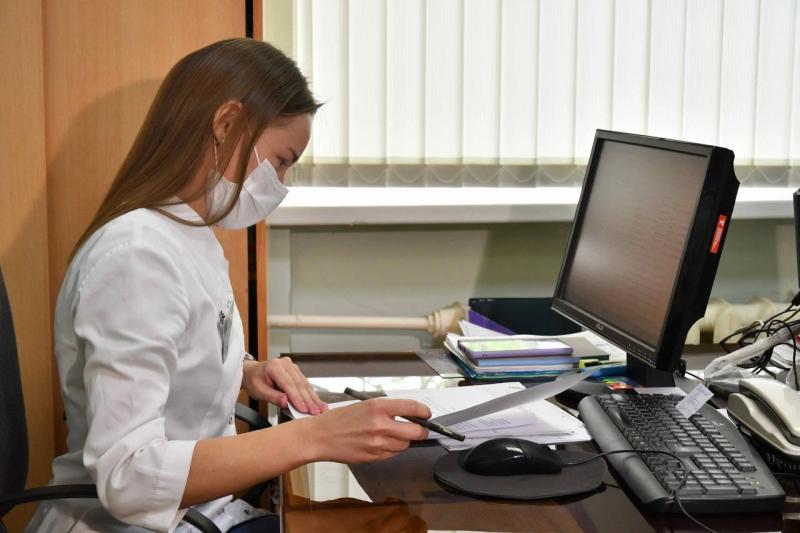 Образование, ответственность и мечты: около 3 тысяч первокурсников медколледжей региона вступили на путь профессии