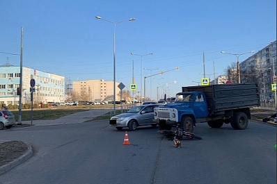 В Самаре грузовик сбил 16-летнего мотоциклиста на улице Тополей