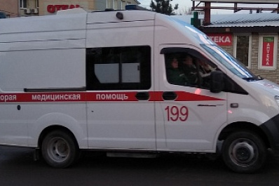 Автоледи на "Гранте" врезалась в автобус в Самаре