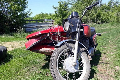 В Самарской области мотоциклист без прав снес забор