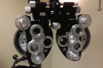 Мягкие линзы и тренировочный аппарат: инновационные методы восстановления зрения детей в Самаре