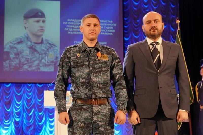 В Самаре отличившиеся сотрудники управления судебных приставов получили награды от губернатора Федорищева