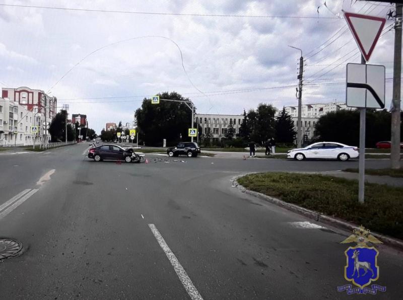 На трассе в Самарской области "Калина" оказалась в кювете