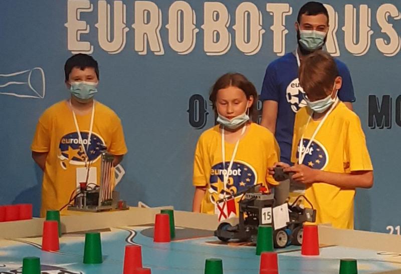 Пятиклассники из Смышляевки представили своего робота на престижных международных соревнованиях