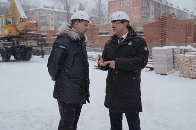 Дмитрий Азаров оценил ход строительства детсада с группами для детей с ОВЗ