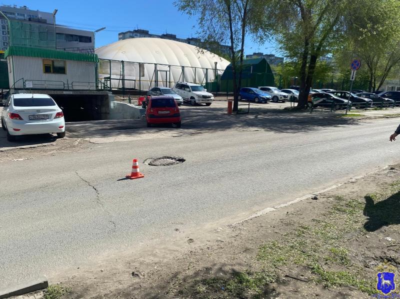 В Сызрани парень без прав на незарегистрированном мопеде врезался в иномарку