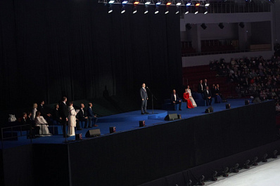 Дмитрий Азаров отметил вклад самарских женщин в развитие региона