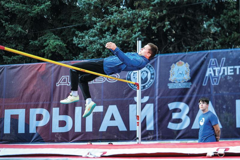 Легкоатлетический турнир "Самарская высота" объединил около 170 спортсменов