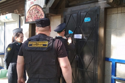 В Самаре приставы закрыли ресторан, в котором 70 человек отравились роллами