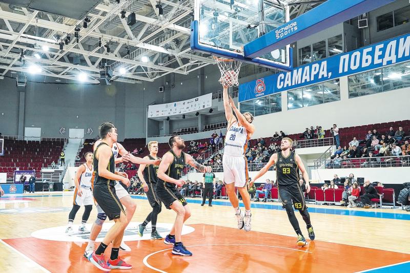 Самарские баскетболисты провели первые игры во Дворце спорта