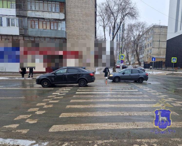 В Самаре мужчина на "Весте" сбил 55-летнюю женщину-пешехода