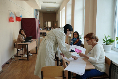 "Выполняем гражданский долг": жители Самарской области отдали первые голоса на президентских выборах