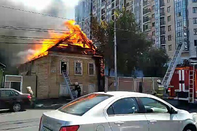 Поджог или случайность: рядом с высоткой в Самаре сгорела избушка