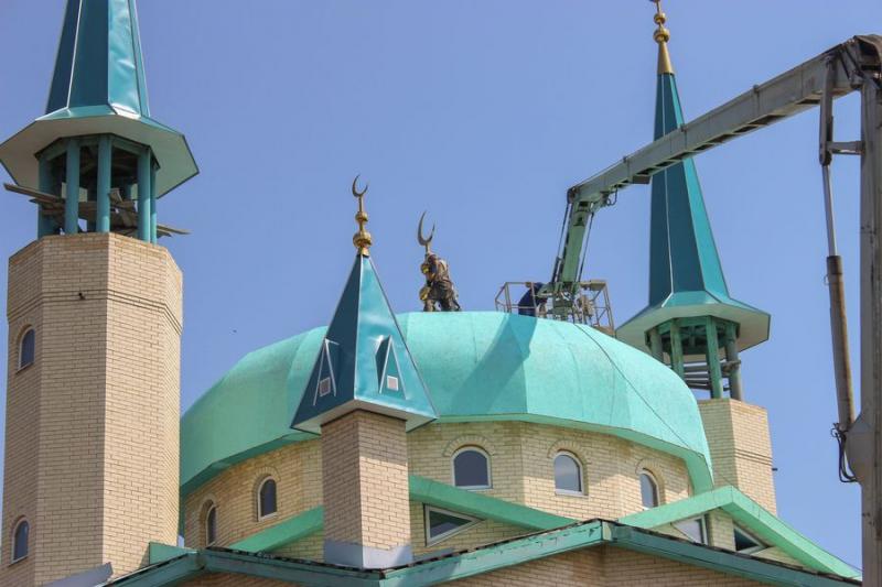 В сызранской Соборной мечети установили полумесяцы