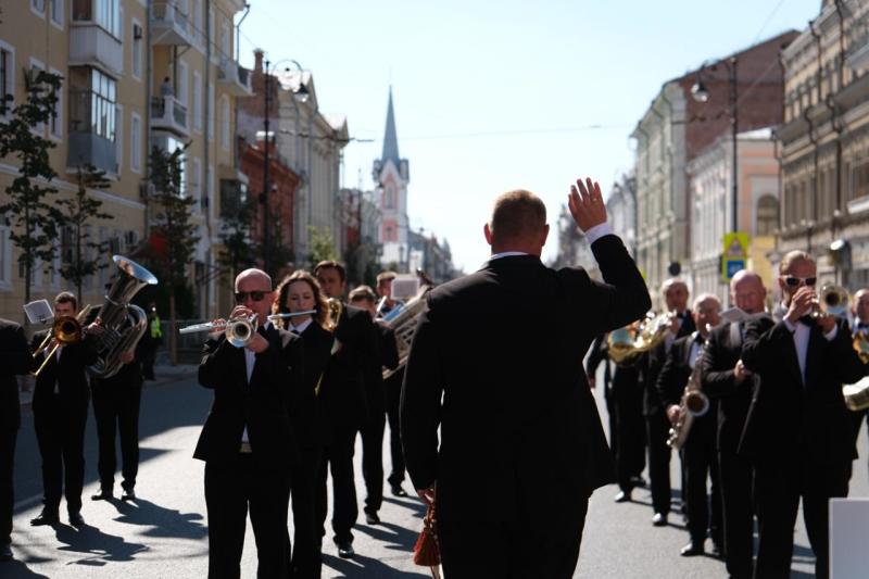 В Самаре Всероссийский фестиваль "На сопках Маньчжурии" открылся парадом духовых оркестров 